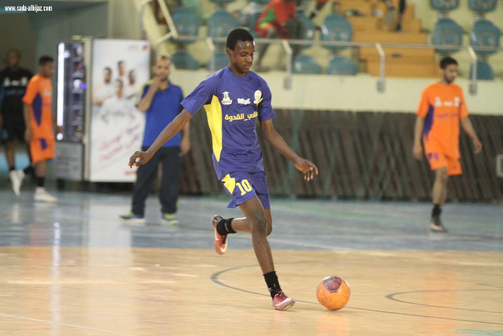 ضمن ملتقى مكة الثقافي كيف نكون قدوة جامعة المؤسس تطلق بطولة الحي القدوة لخماسيات كرة القدم بمشاركة 8 فرق من حي الجامعة