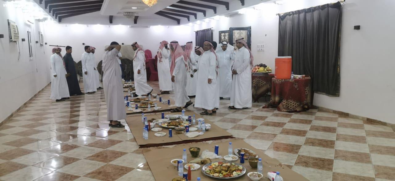 منسوبو وحدة أمن مطار الملك عبدالله الدولي بجازان يكرمون زملاءهم المتقاعدين