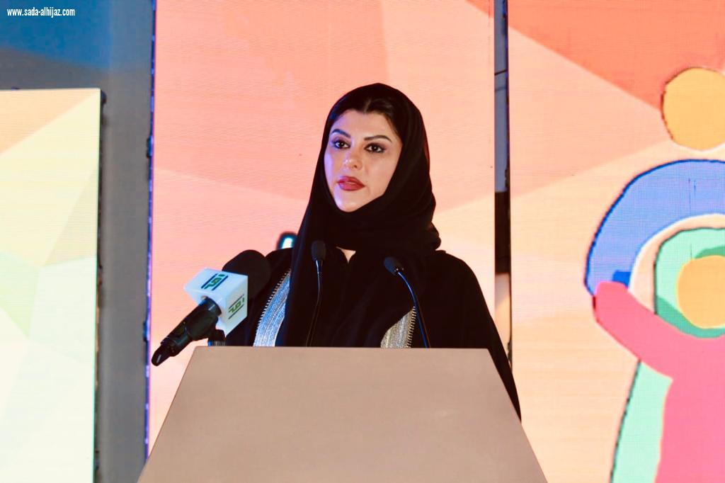 فيما اجتمع المشاركين  أمام أكبر عمل فني يحمل سلمان الخير الأميرة دعاء عزت ترعى فعاليات امي سعادتي لصالح الاطفال ذوي القدرات الفائقة 