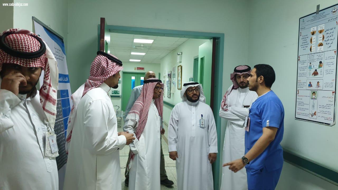 د. التويجري يزور مصابي حادثة الحافلة بمستشفى القويعية العام