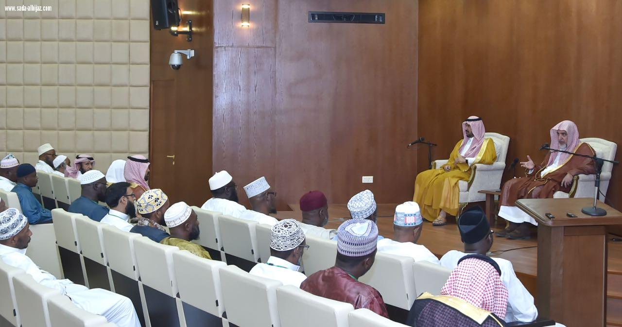 وزير الشؤون الإسلامية:المملكة ثابتة على مبادئها التي أسست عليها خلال لقائه رئيس وأعضاء لجنة الدعوة في أفريقيا