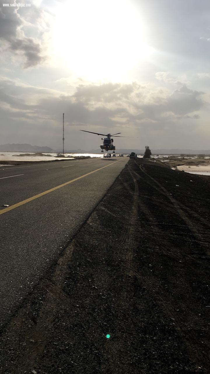 طيران الأمن ينقذ ٨ اشخاص حاصرتهم السيول بقرية النقيعة بوادي الفرع