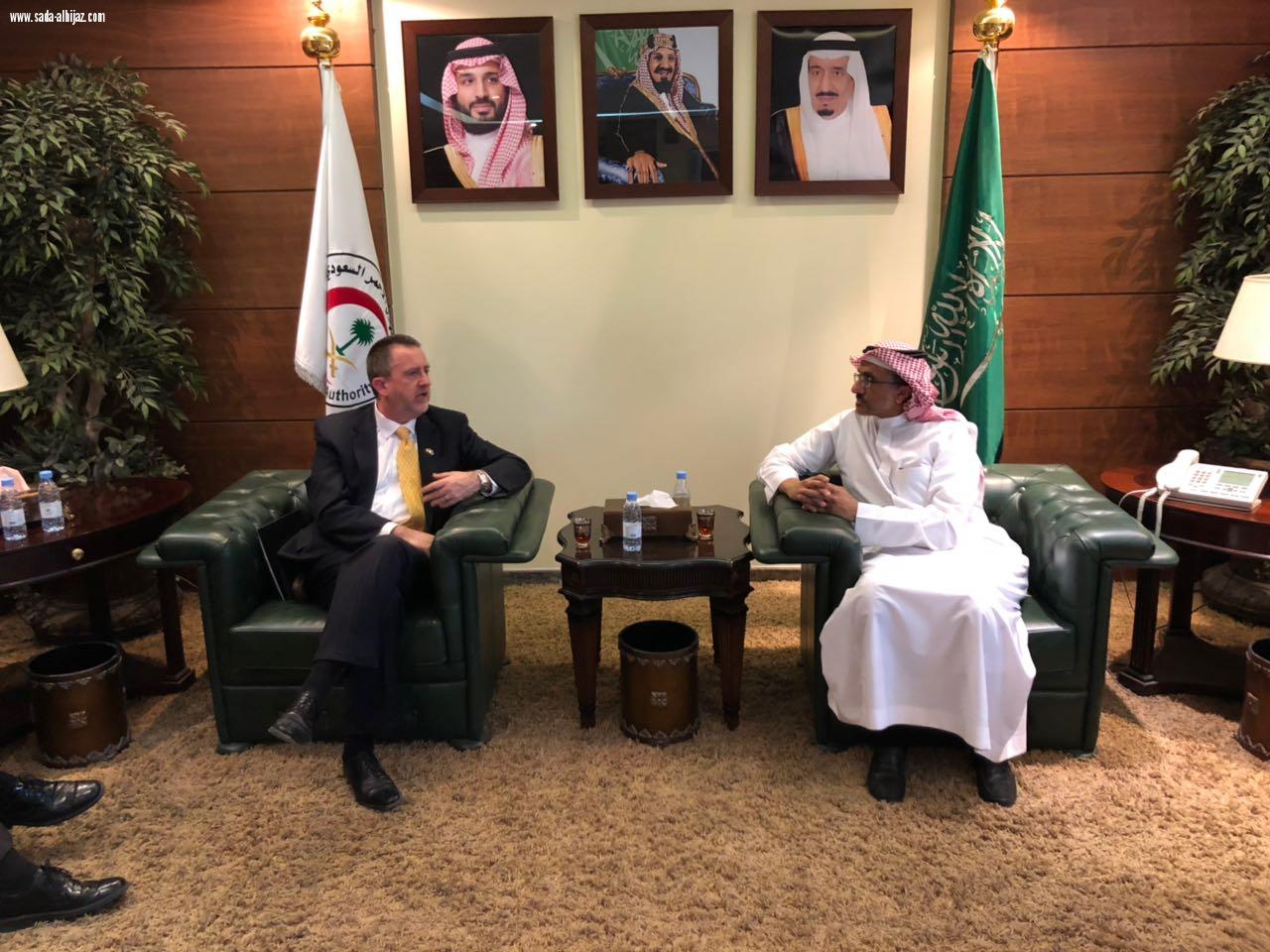 معالي رئيس هيئة الهلال الأحمر السعودي يستقبل القنصل العام والوزير المستشار للشؤون القنصلية الأمريكية لدى المملكة...