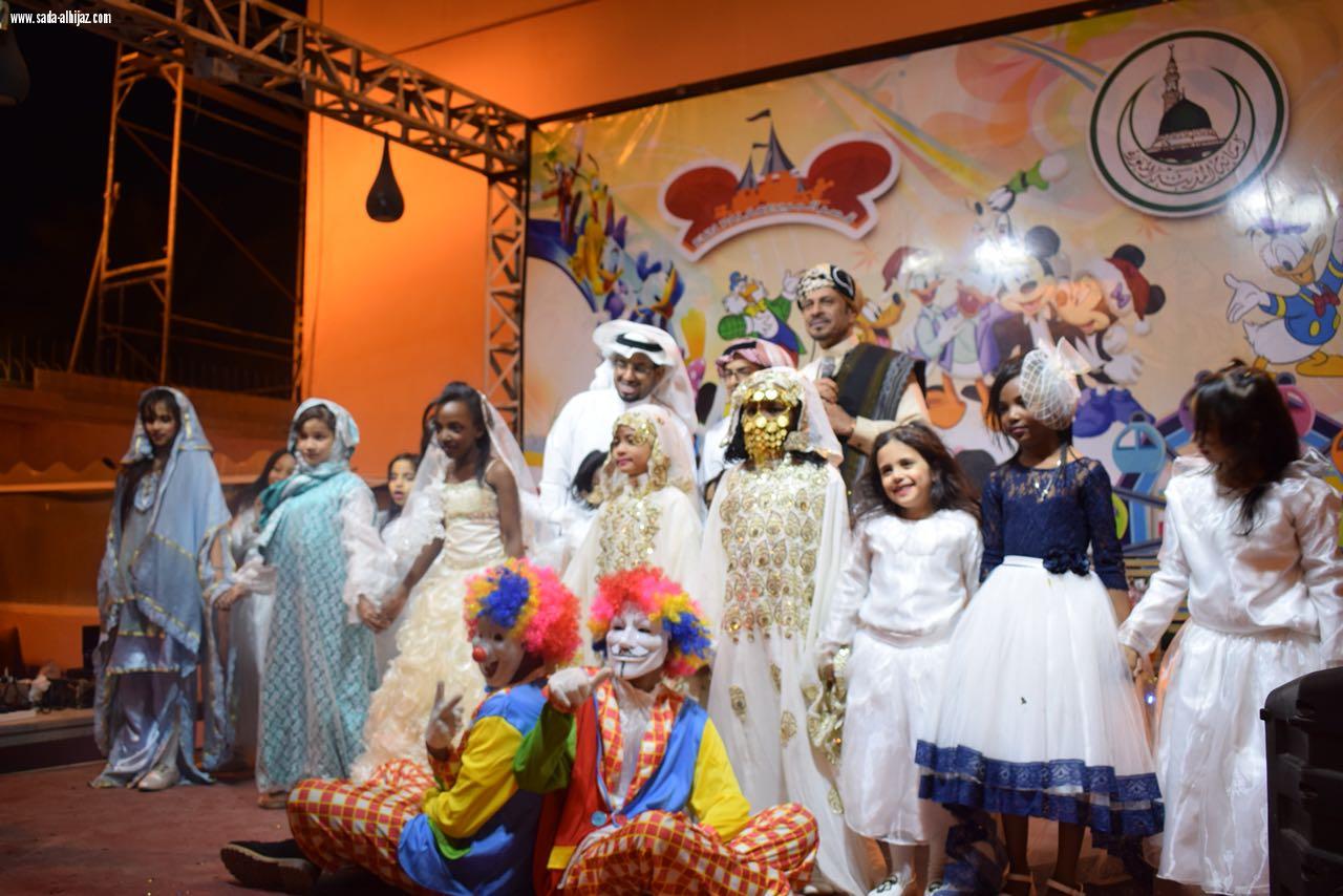 فرقه المدينه ستارز الاستعراضية تجذب جمهور المدينه بالزي الحجازي..