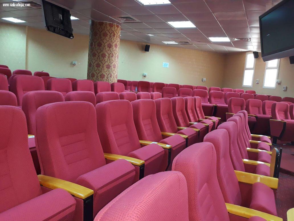 مركز الإرشاد بجامعة طيبة يعقد برنامجا للتدريب على (مهارات الحوار)بالمدينة المنورة.