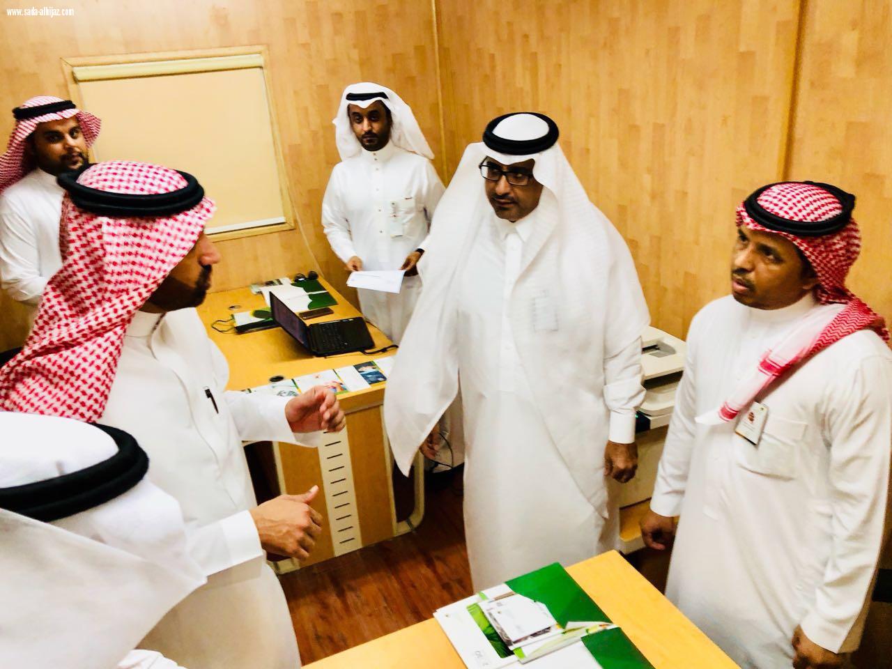 اطلع على خدمات العربه المتنقلة وزير العمل والتنمية الإجتماعية يقوم بزيارة لفرع الوزارة  بمنطقة مكة المكرمة 