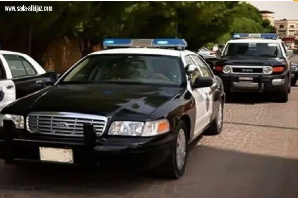 شرطة جدة تقتل مواطن تهجم عليها يحمل سلاح رشاش