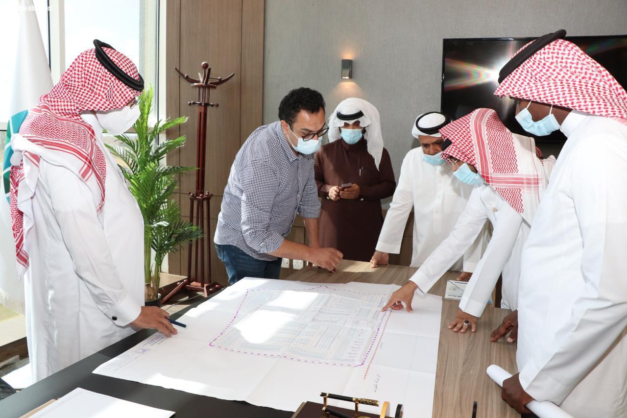 تقع على مساحة ٥١١٠٠٠ م٢ وسيتم الانتهاء من التنفيذ خلال ١٥شهرًا من تاريخ التسليم بلدية صامطة  تنهي عقد المنطقة الصناعية وتسلم الموقع للمستثمر