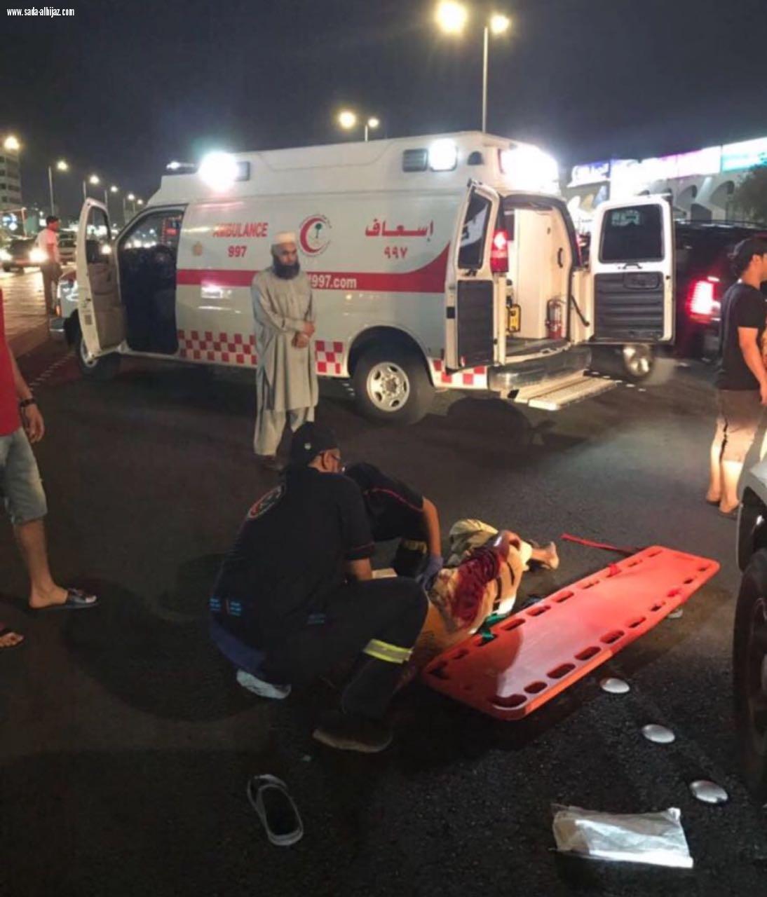 هلال جده تنقل 5 إصابات في حادث تصادم شمال جده الى المستشفى