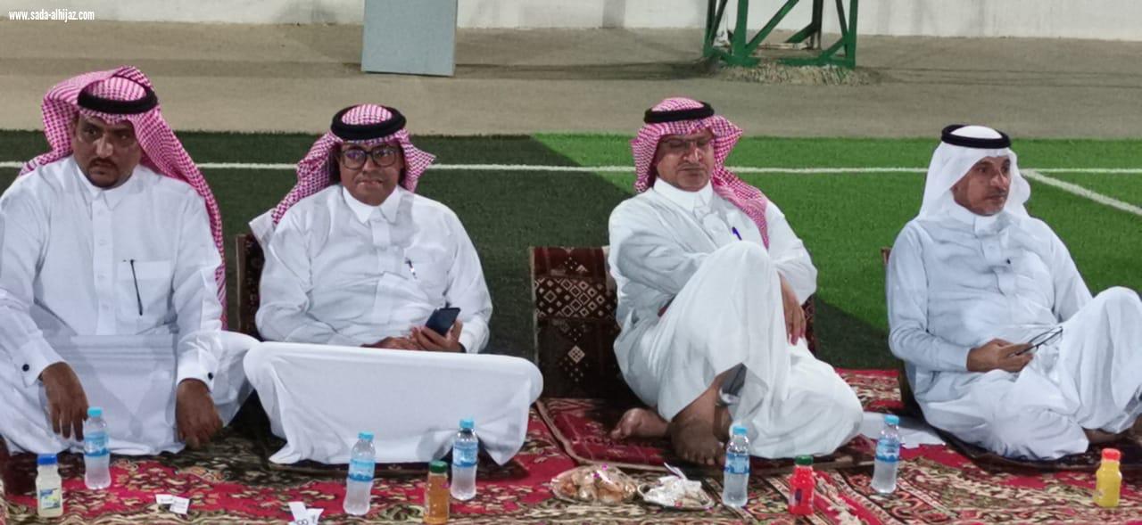 بحضور مدير مكتب رابطة الاحياء بالحد الحنوبي ومستشار لجنة التنمية بالطوال اجراء قرعة دورة الحد الجنوبي الاولى لكرة القدم