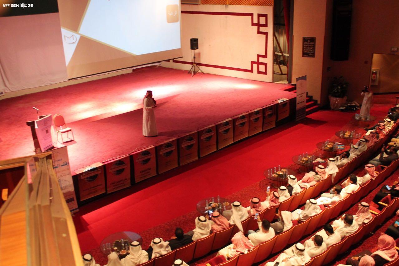 جمعية رؤية تمنح بطل العالم في الخطابة الرئاسة الفخرية لجمعية فزعة التطوعية 