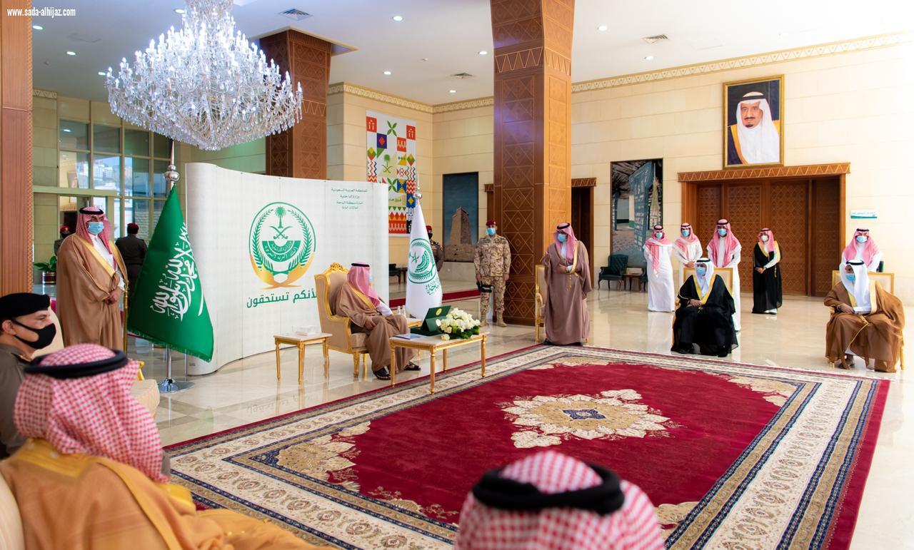 سمو أمير الباحة يرعى انطلاق أول تكتُل يهدف الى جعل الباحة خالية من “العسل المغشوش”  بمشاركة هيئة الغذاء والزراعة والامانة وجمعية النحالين والتجارة والشرطة