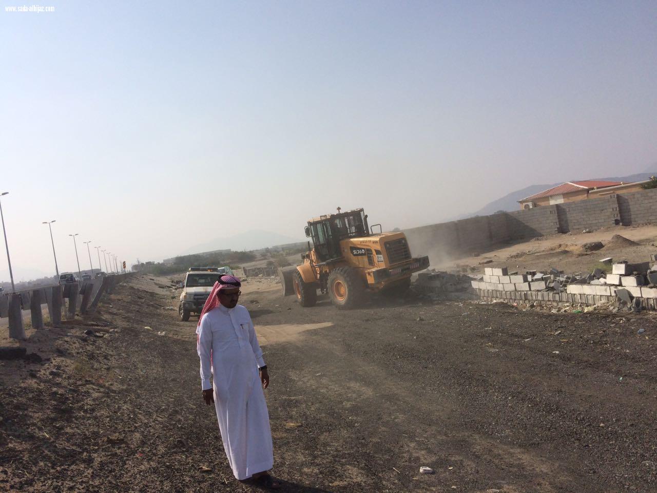 بلدية الشرائع تزيل تعديات في مخططي الراشدية والمعيصم