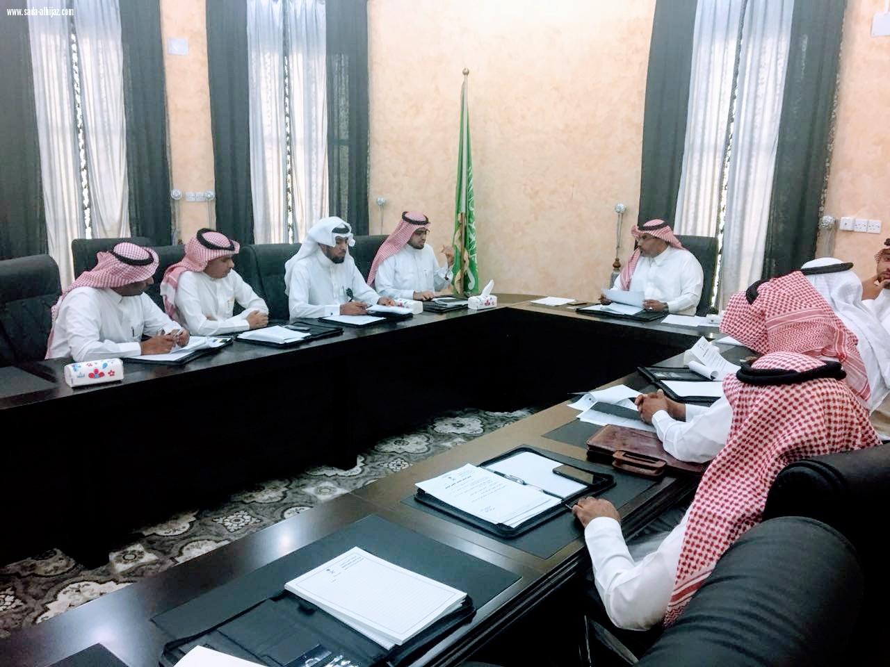 بلدي السهي يناقش انارة طريق الوحش الدريعيه ويطلع على تجهيزات البلدية لعيد الفطر