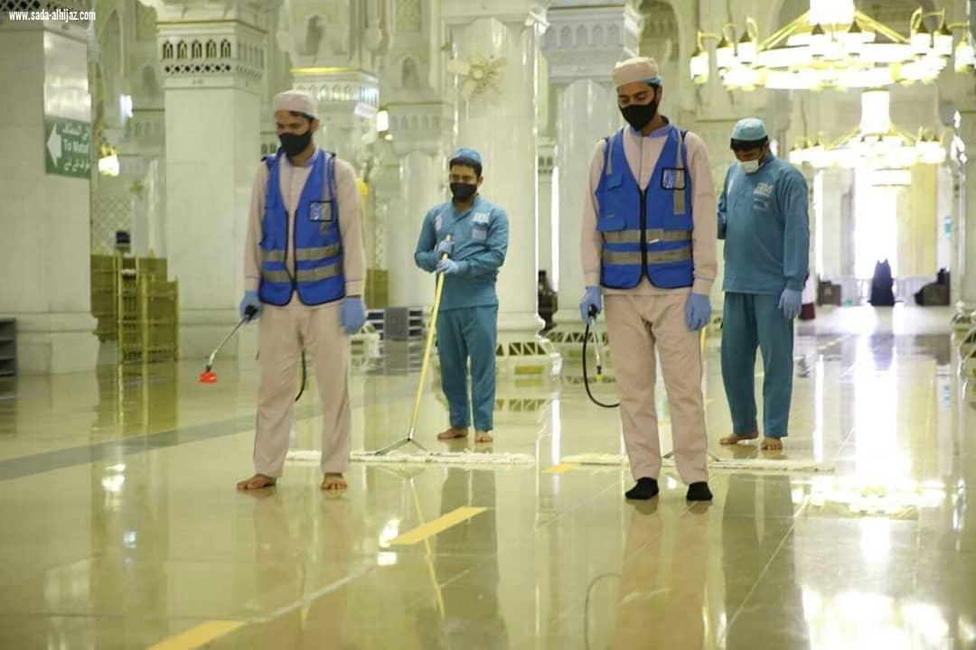 إدارة الوقاية البيئية و مكافحة الأوبئة تكثف عمليات التعقيم في المسجد الحرام