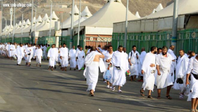 حجاج بيت الله الحرام يتوافدون إلى مشعر منى لقضاء يوم التروية