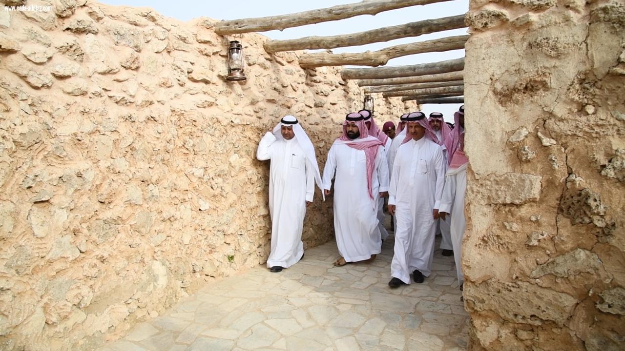 نائب أمير جازان والخطيب في جولة بقرية القصار ومحمية فرسان وشواطئ فرسان
