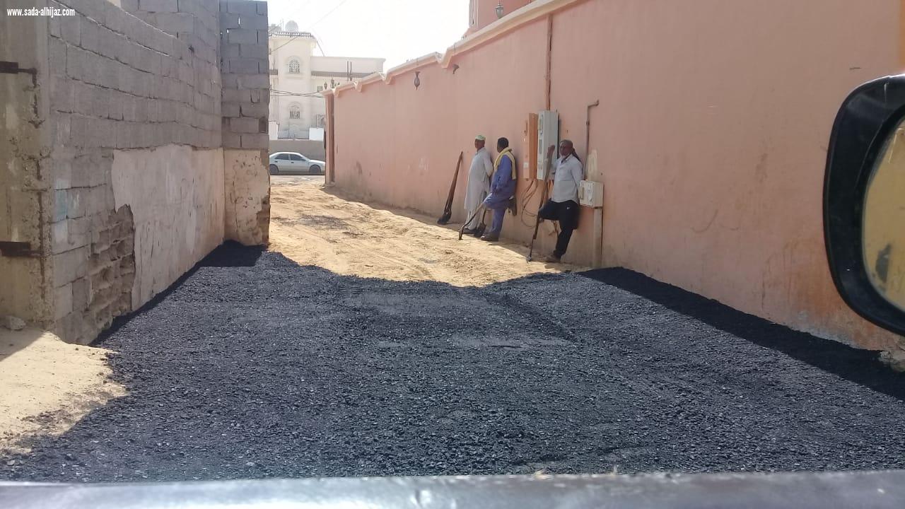 بلدية محافظة الطوال تبدأ تنفيذ مشروع السفلتة في عدد من الأحياء