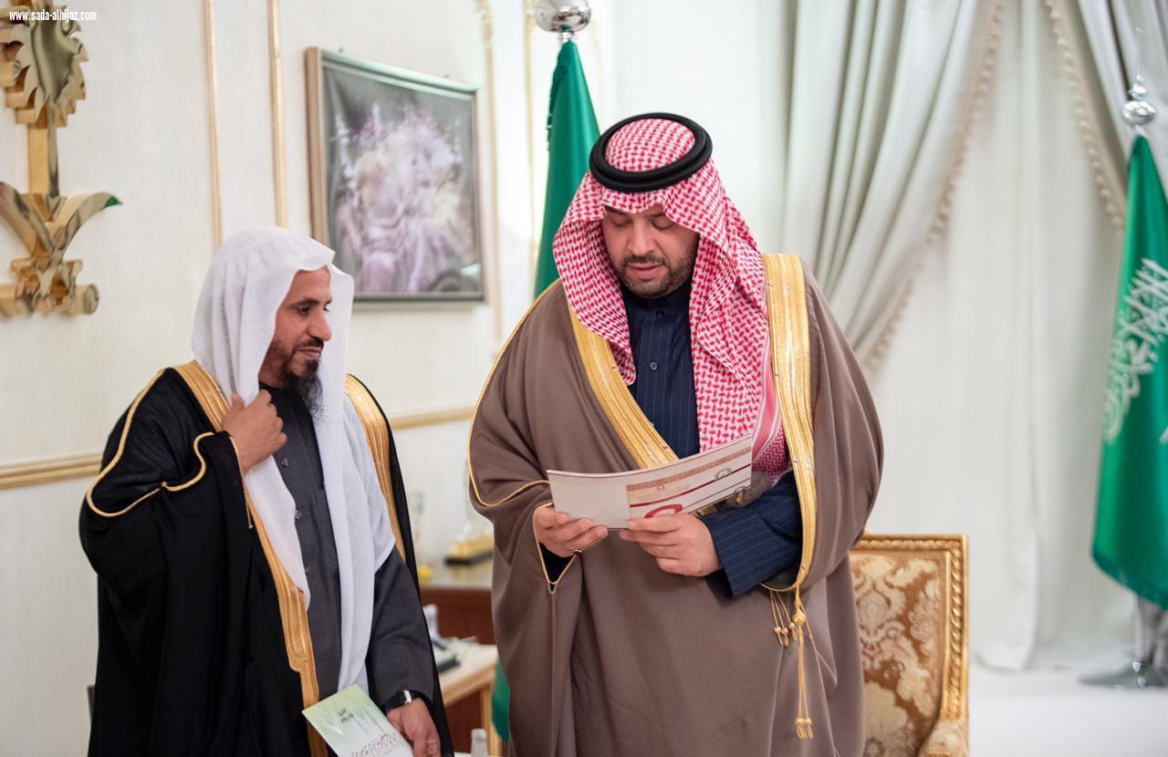أمير منطقة الحدود الشمالية يستقبل مدير عام فرع وزارة الشؤون الإسلامية بالمنطقة 