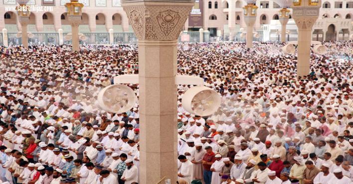 ضيوف الملك للعمرة(12) يؤدون صلاة الجمعة بالحرم النبوي الشريف
