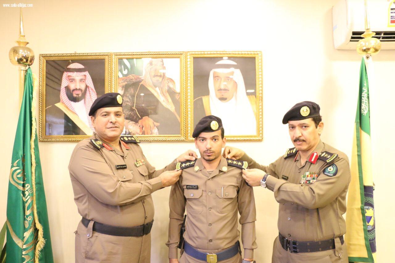 ‏القرشي يقلد عدد من  الضباط مدني العاصمة المقدسة