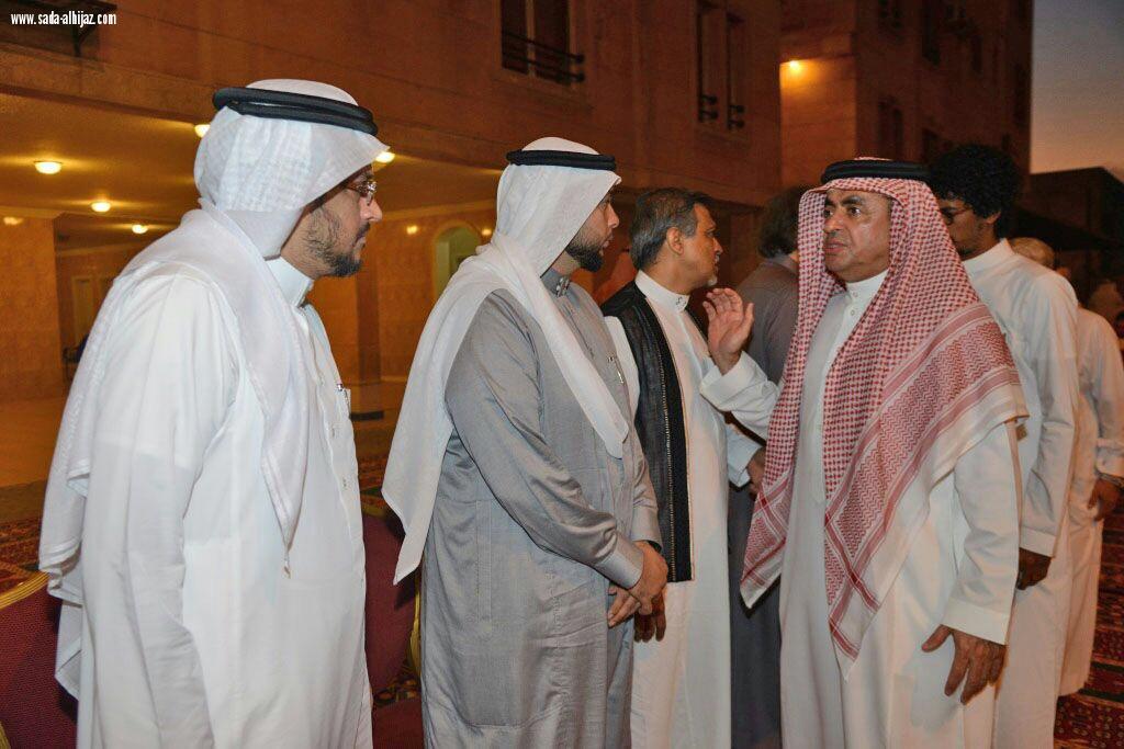 صاحب السمو الملكي الأميرعمرو الفيصل يقدم العزاء لأسرة(أل مرزا)