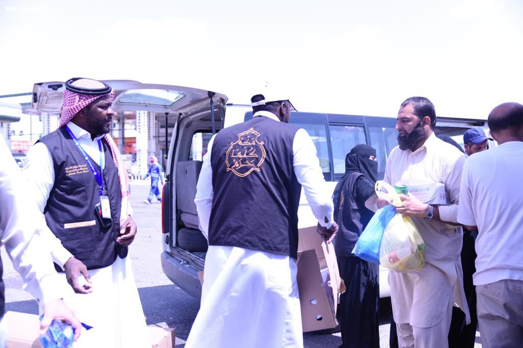 وتستمر قوافل الخير