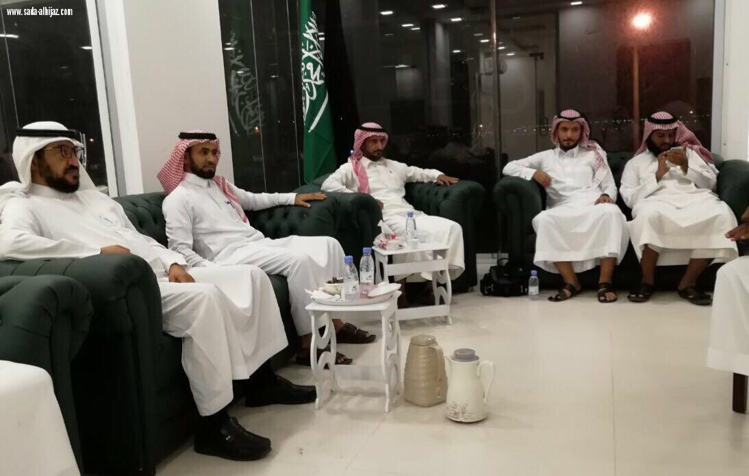 رئيس جمعية بناء وتنمية يستقبل الدكتور العتيق في مقر الجمعية بجازان