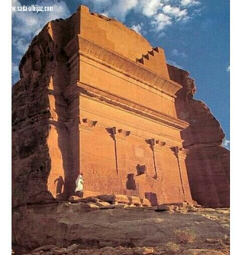 مدائن صالح تحطّ رحالها وسط العاصمة مجسم لأول موقع سعودي في اليونسكو