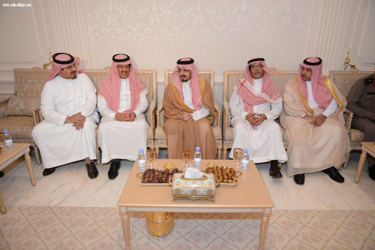 أمير عسير يعزي أسرة آل قدح في وفاة والدتهم  