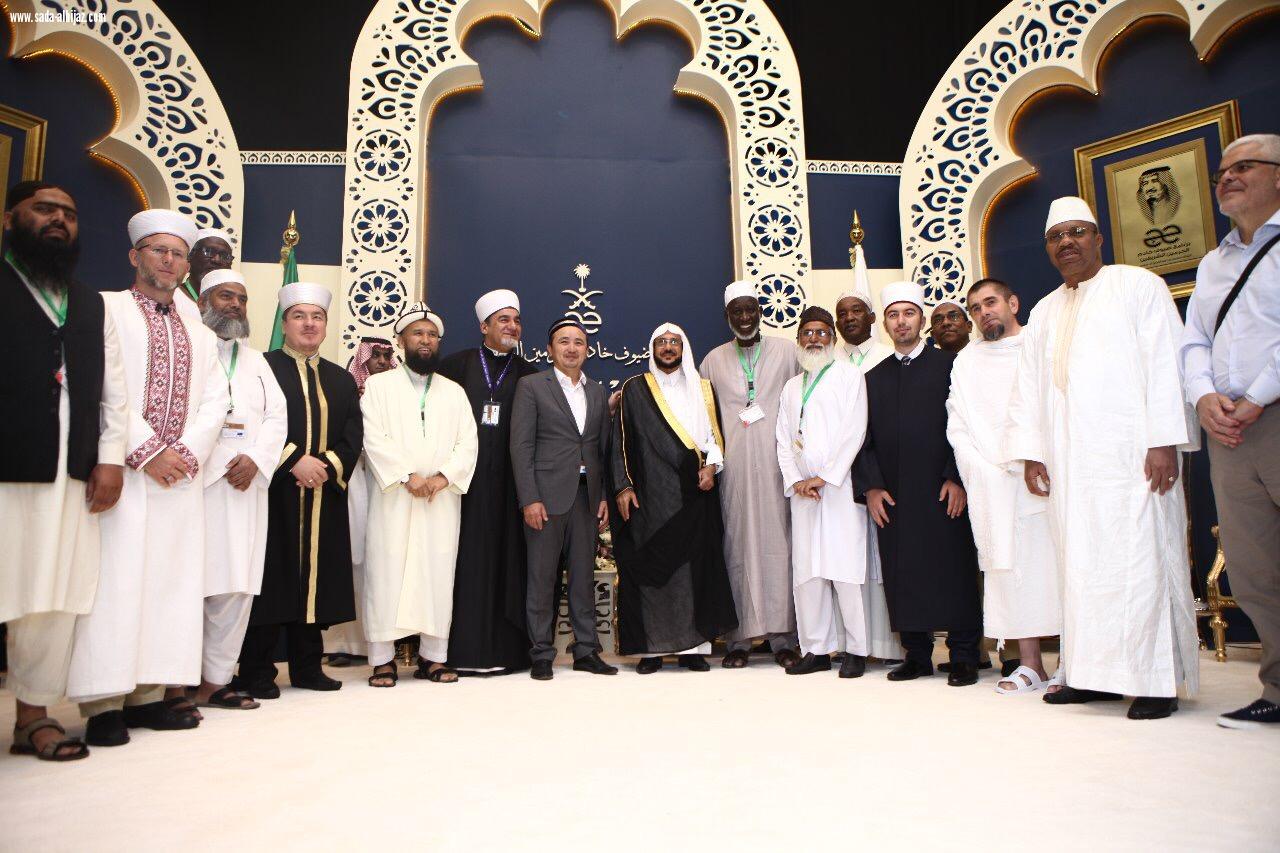 قال ما تتعرض له المملكة من أعمال كيدية ومحاولات يائسة المقصود منها الإساءة للمسلمين  آل الشيخ الملك وولي العهد يواصلان الليل والنهار ويتابعان بكل اهتمام رعاية الحجاج