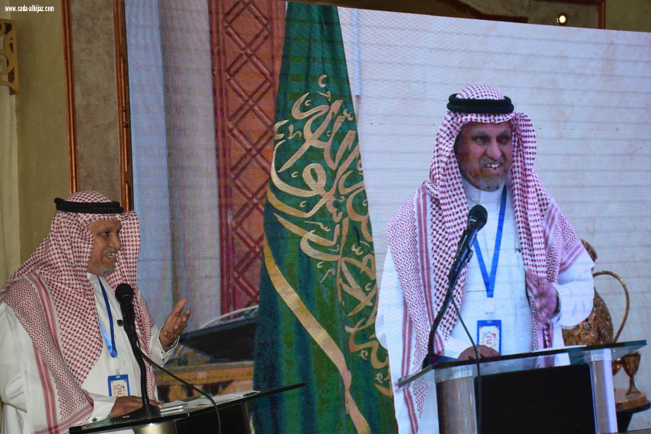 بحضور عدد من المسؤولين والمشايخ محافظ محافظة الطوال بالنيابة يدشن مركز النشاط الإجتماعي بالمباركة.