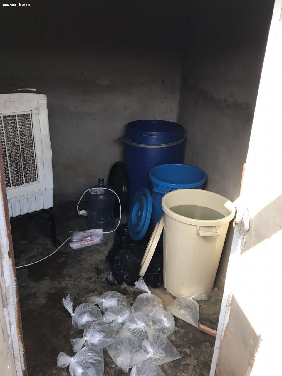 ضبط مصنع خمر متكامل يديره رجل وأمرأة بجازان