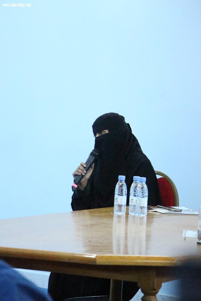 حضرها عدد من طلاب الدراسات العليا والنقاد د شكري يتحدث عن الشعرية الموزعة في زمن التكثيف