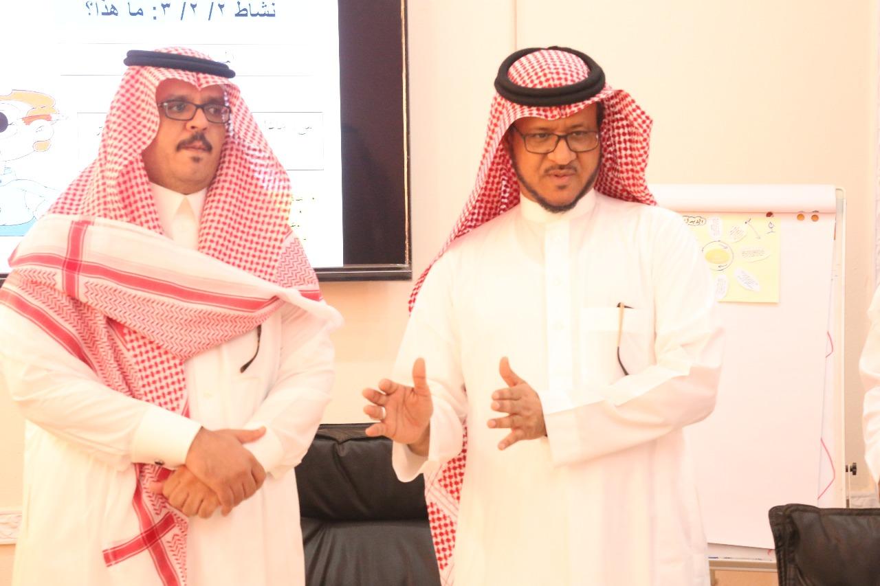 بالصور محافظ صبيا يتفقد مركز التدريب الصيفي في صبيا