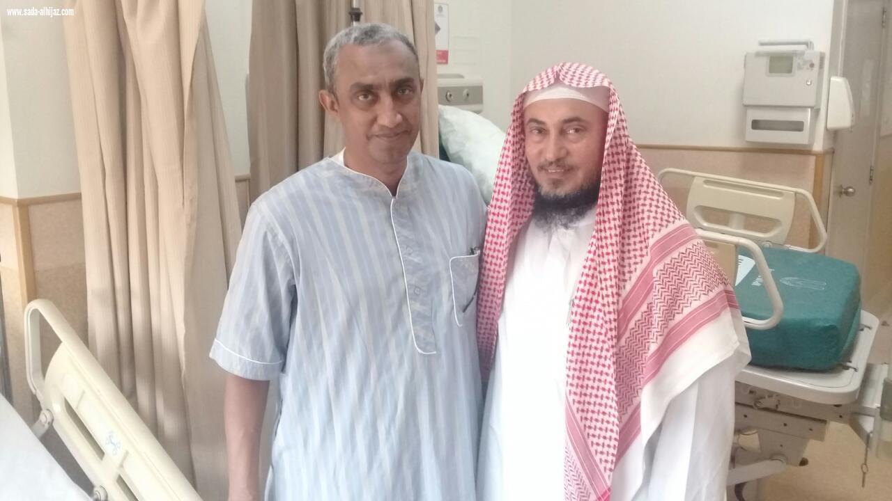 رئيس التنمية الاجتماعية بمحافظة الطوال يزور الظافري بمستشفى الملك فهد بجدة