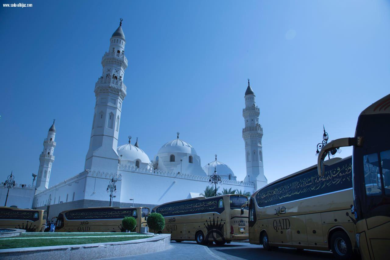 ضيوف برنامج خادم الحرمين يزورون مجمع الملك فهد لطباعة المصحف والمعالم التاريخية بالمدينة المنورة