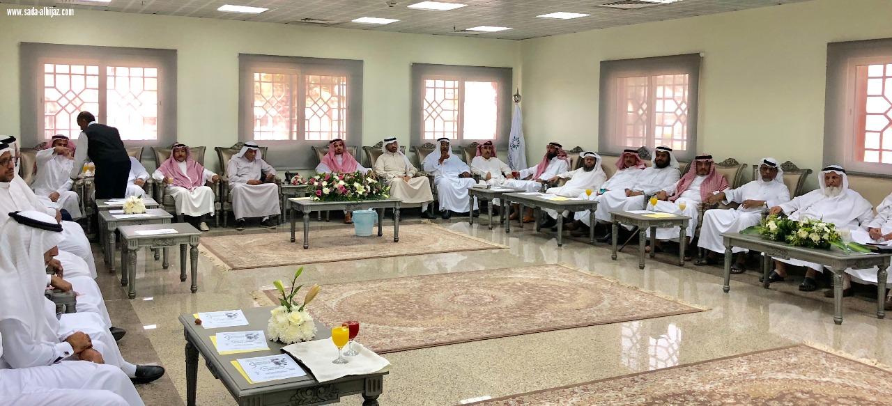 تقنية جدة  تكرم متقاعديها القدامى وتتمنى استقطاب خبراتهم في مختلف البرامج 