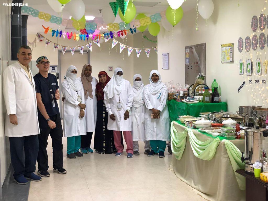 ادارة مستشفى الملك عبدالعزيز بمكة المكرمة  تعايد منسوبيها المكلفين والمرضى