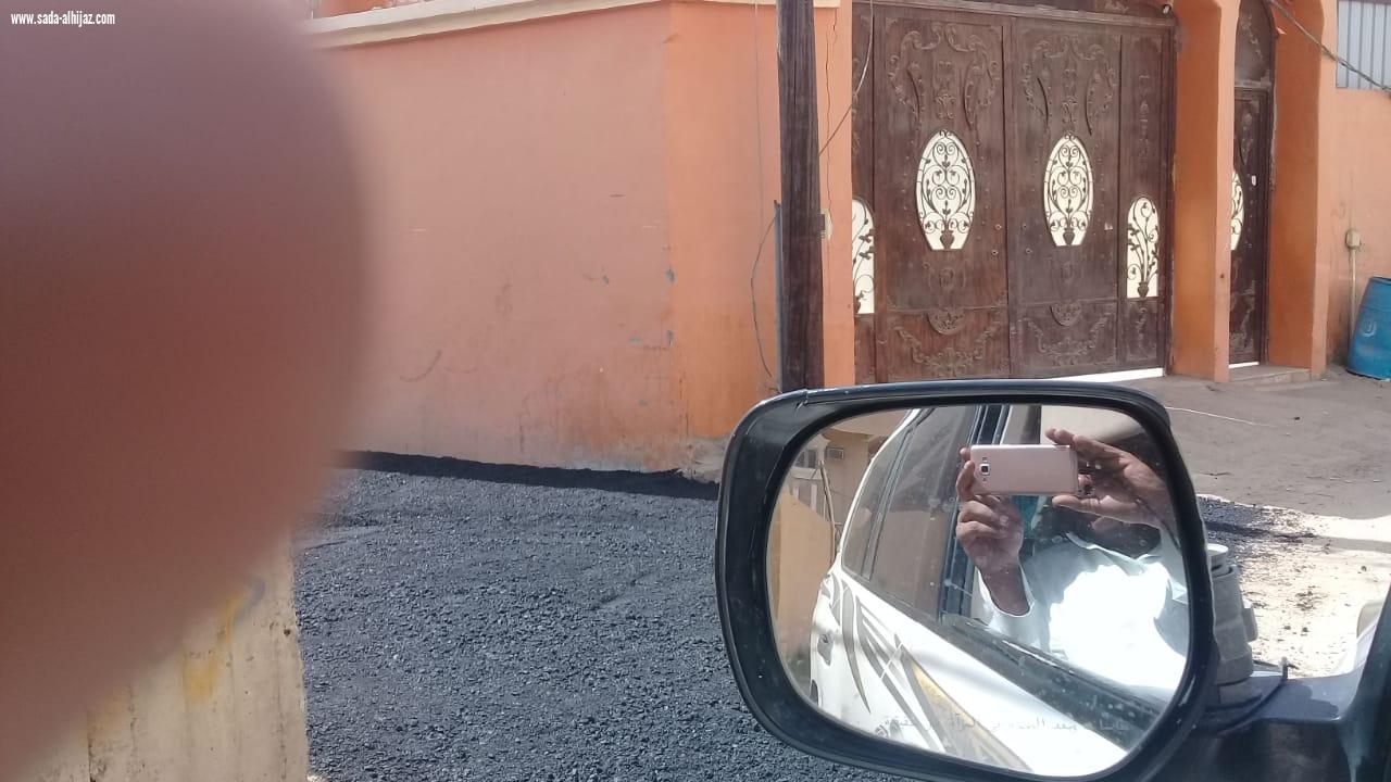 بلدية محافظة الطوال تبدأ تنفيذ مشروع السفلتة في عدد من الأحياء