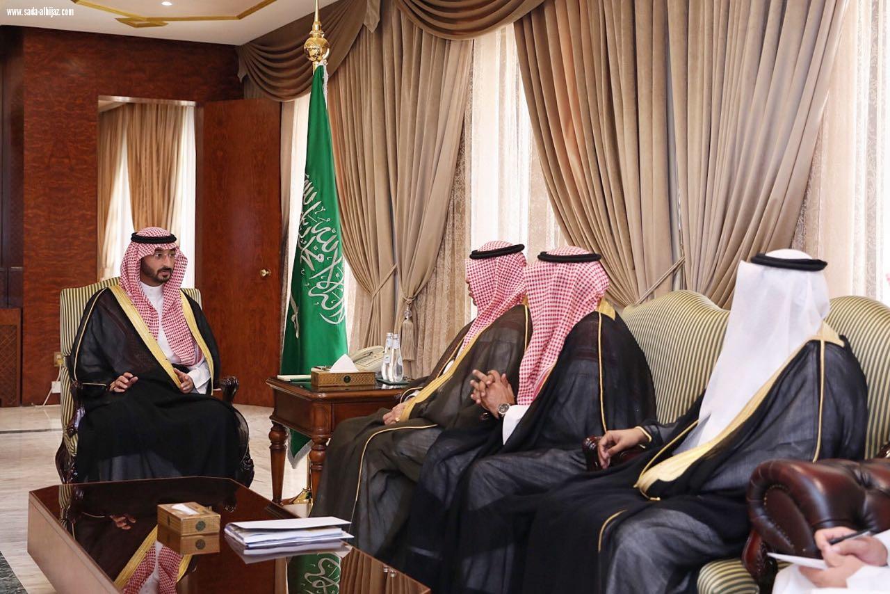 امير مكة ونائبة يطلعا على التقرير الإحصائي لخدمات حج 1438هــ.