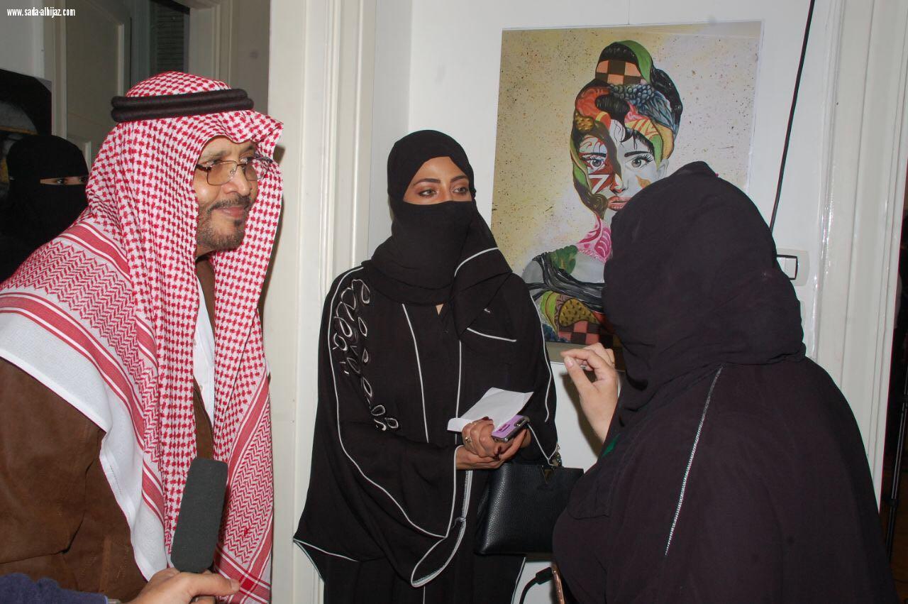 دكتور خالد سرور بحضور الدكتور عصام البزام يفتتح معرض المرأة السعودية فى المرآة بالقاهرة 