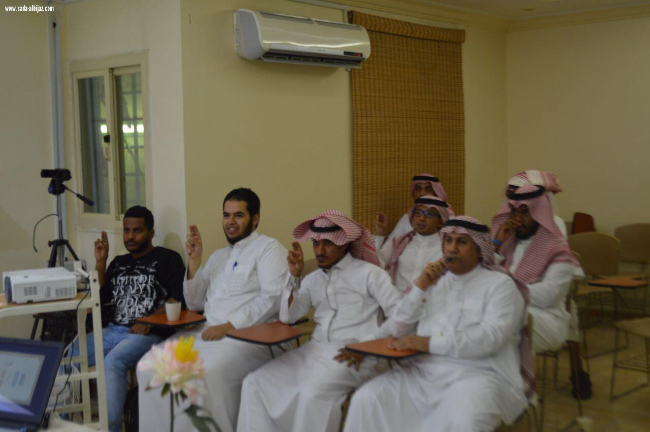 دورة مهارات لغة الإشارة لمنسوبي متحدون التطوعي