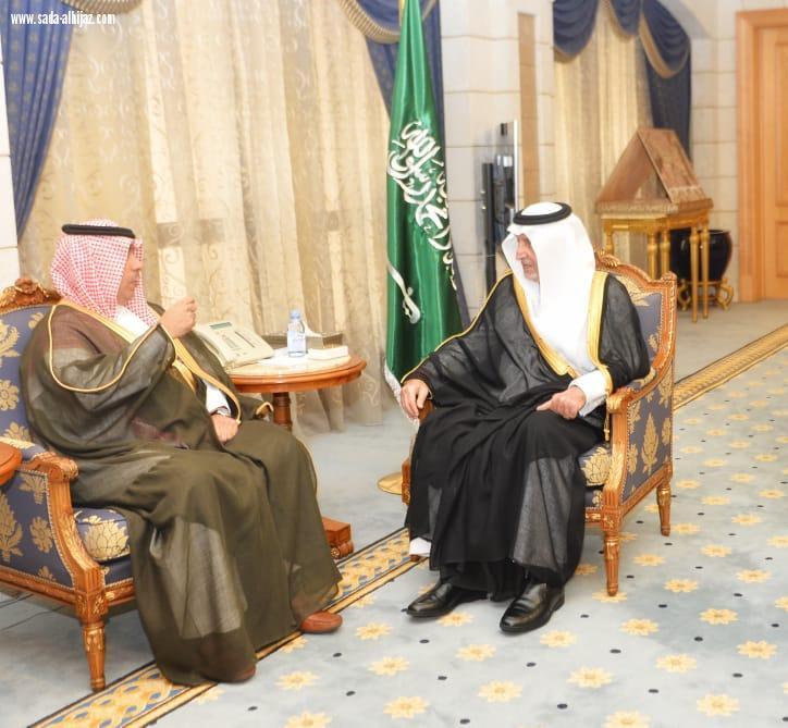 امير مكة ونائبة يطلعا على التقرير الإحصائي لخدمات حج 1438هــ.
