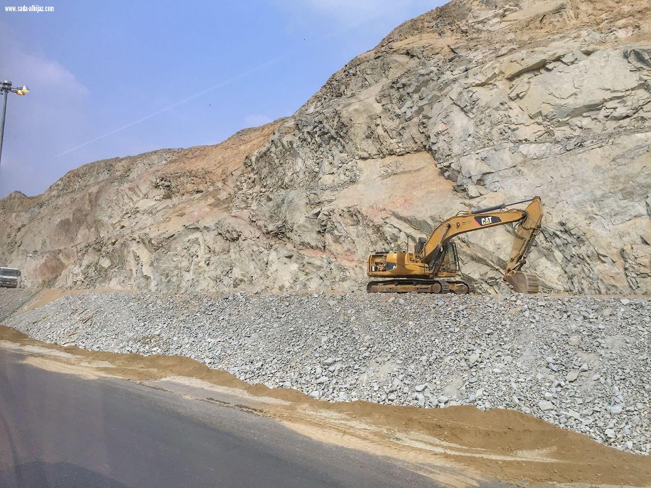 امير مكة بالنيابة يزور الطريق الدائري الرابع الذي تنفذه امانة العاصمة المقدسة  بطول 65 كيلومترًا