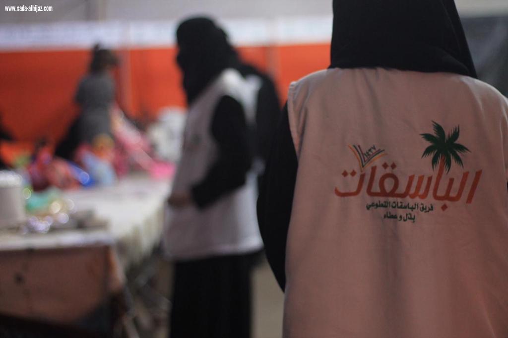 بالصور : فريق الباسقات التطوعي النسائي يضيئ مهرجان الداير للتسوق