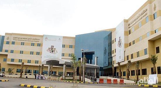 عملية دقيقة تعيد الابتسامة لمواطنة بعد اصابتها بالشلل بالجهه اليسرى من الوجه.  في مستشفى الأمير محمد بن عبدالعزيز 