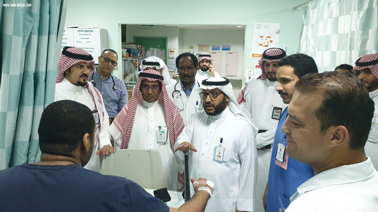 د. التويجري يزور مصابي حادثة الحافلة بمستشفى القويعية العام