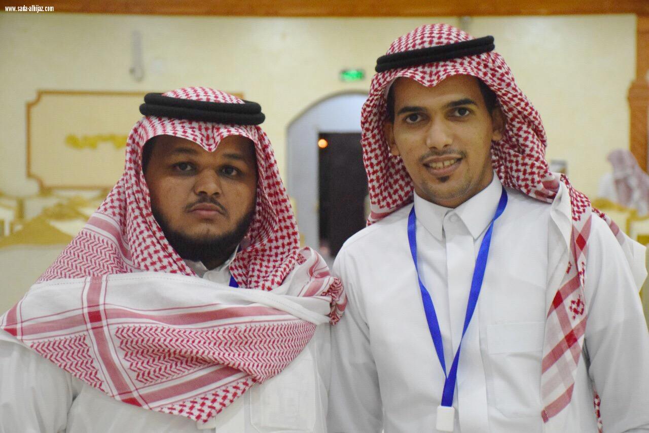 بحضور عدد من المسؤولين والمشايخ محافظ محافظة الطوال بالنيابة يدشن مركز النشاط الإجتماعي بالمباركة.