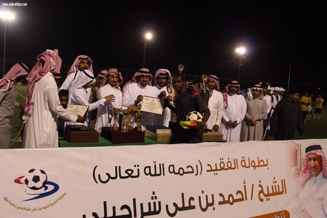 عدد من الشخصيات تحضر نهائي بطولة الشيخ الفقيد أحمد جبران شراحيلي وتتوج الكبشية باللقب.
